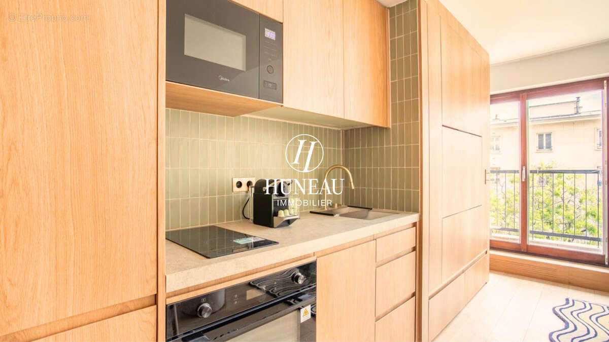 Appartement à PARIS-16E