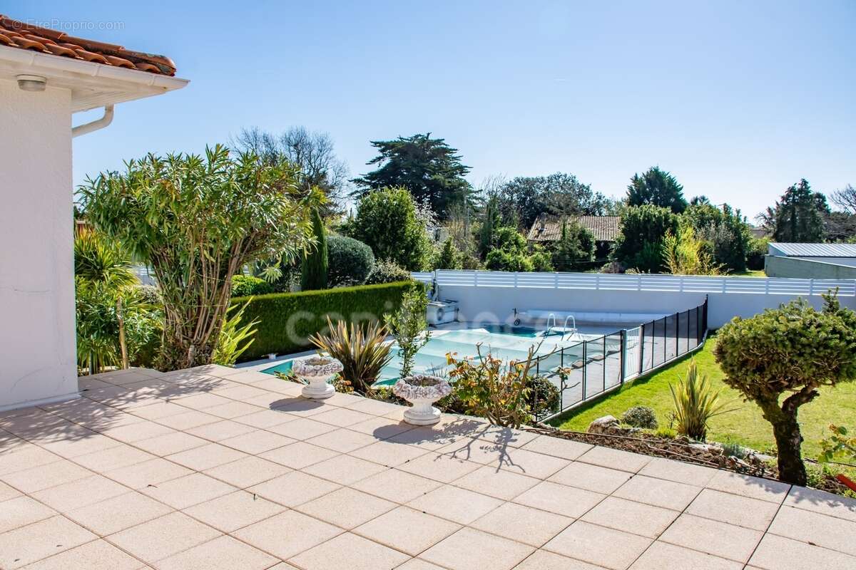 Vaux-sur-mer – maison 160 m² avec piscine, à proximité de pontaillac - photo 8