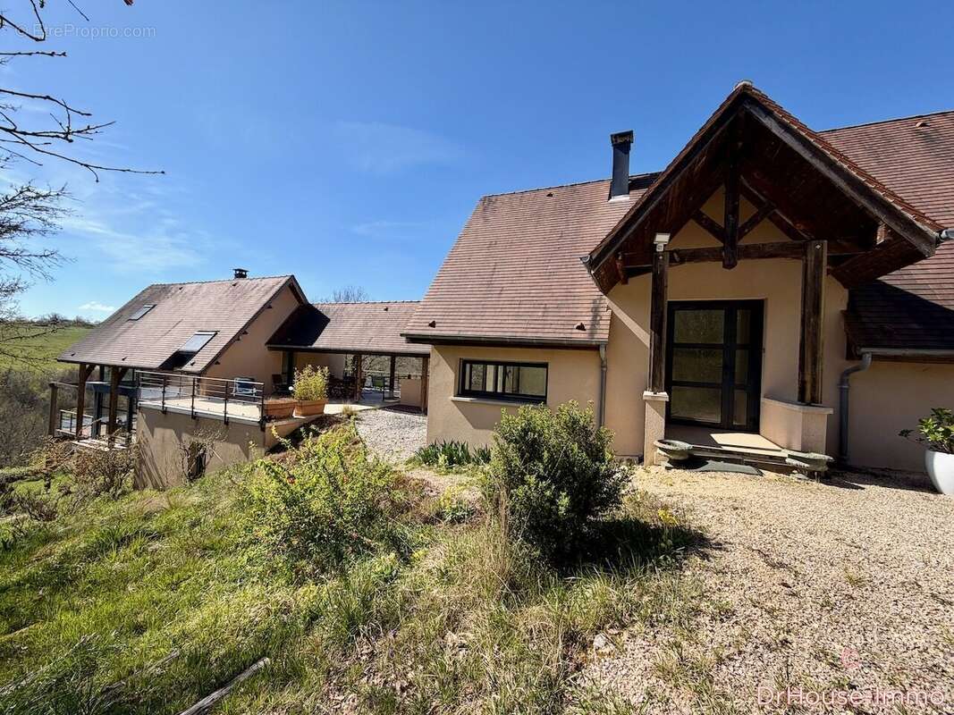 Maison à ROUFFIGNAC-SAINT-CERNIN-DE-REILHAC