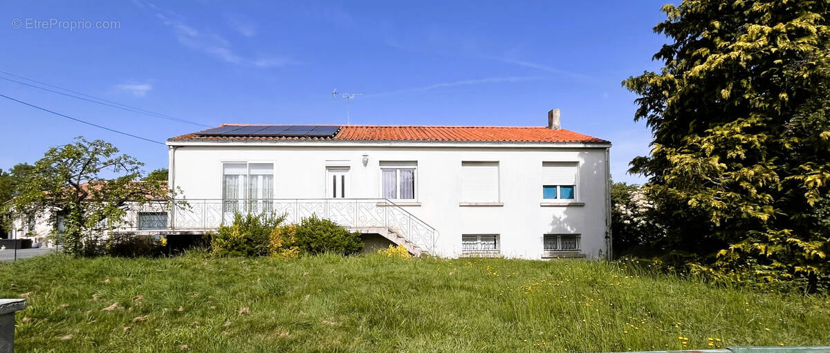 Maison à SAINT-GEORGES-DE-POINTINDOUX