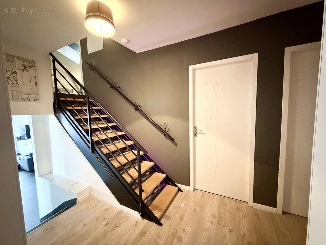 Pérignat-lès-Sarliève : Villa 174m², 4 chambres et spa balnéo - photo 15