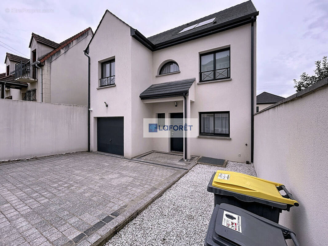 Maison à SARTROUVILLE