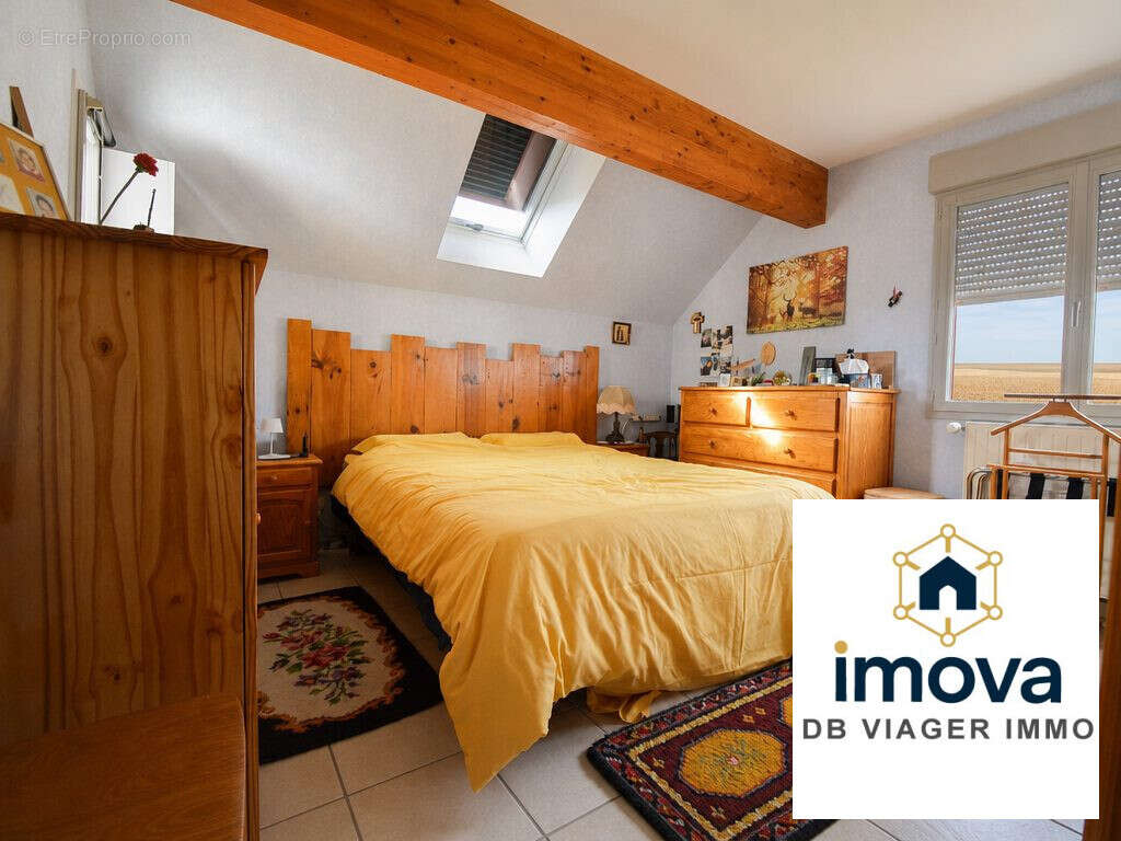 Maison 113 m² à Saint-Germain-De-Salles  - photo 4