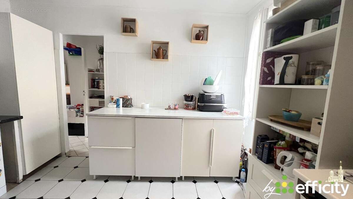 Appartement à MARSEILLE-4E