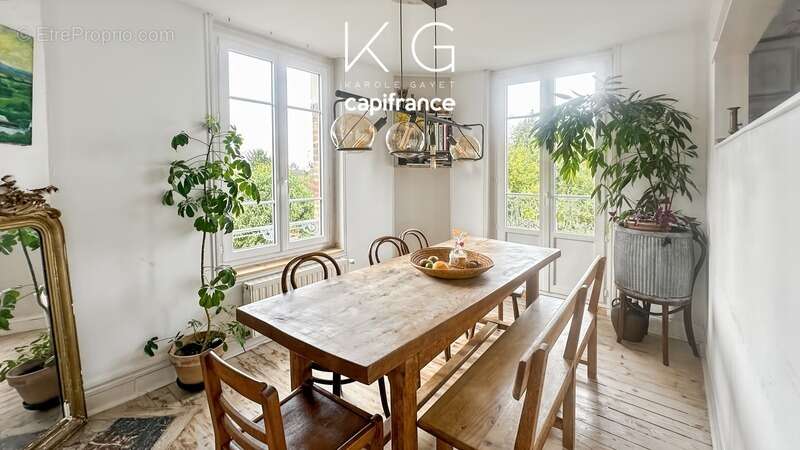 Maison à LA RIVIERE-SAINT-SAUVEUR