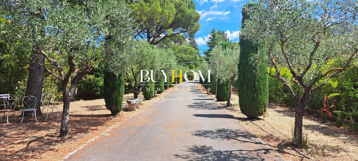 Maison à L'ISLE-SUR-LA-SORGUE