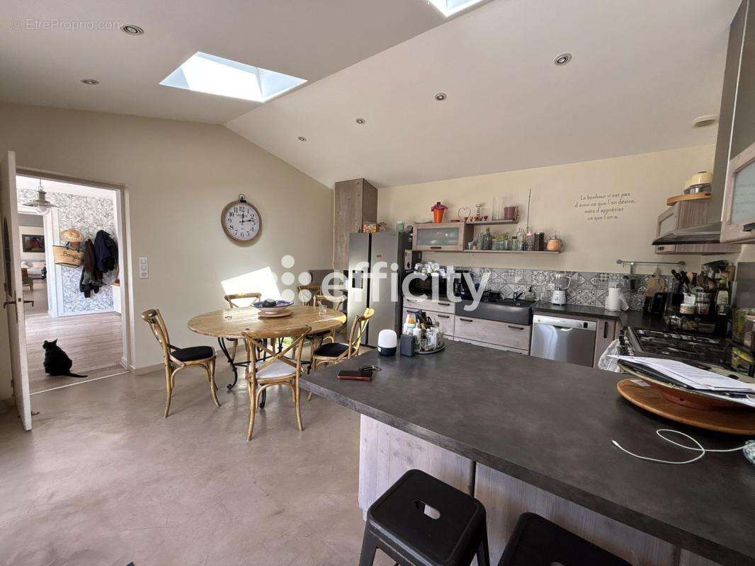 Maison 243 m² à Fontenay-Le-Comte  - photo 7