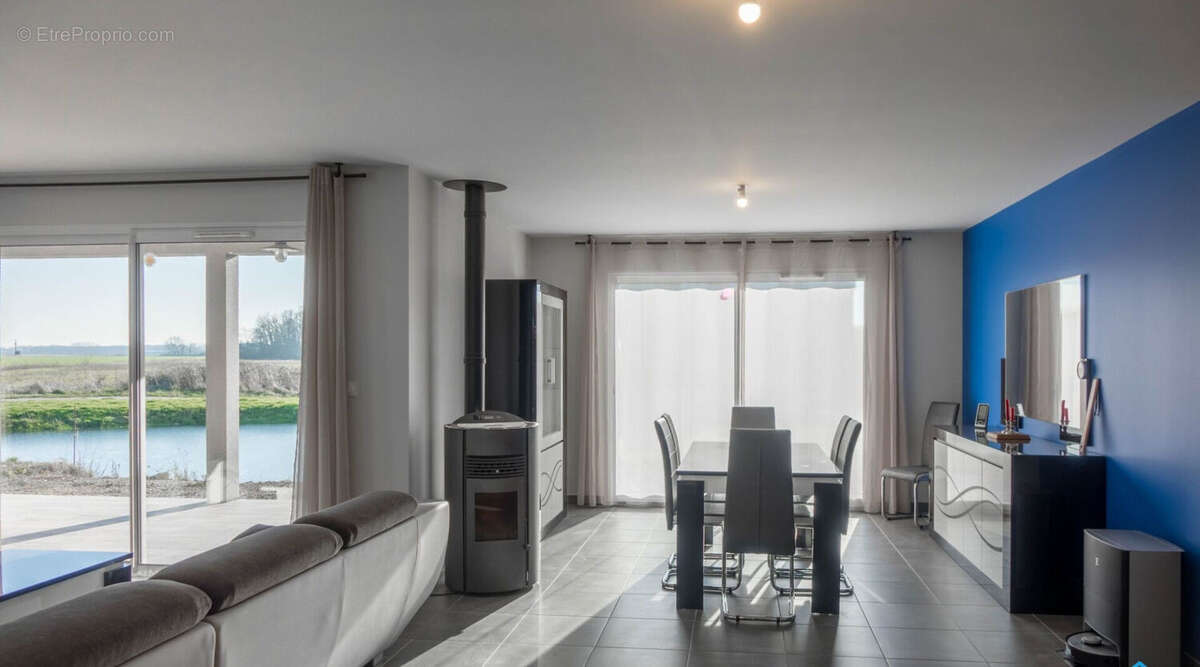 Maison à SAINT-DENIS-DE-L&#039;HOTEL