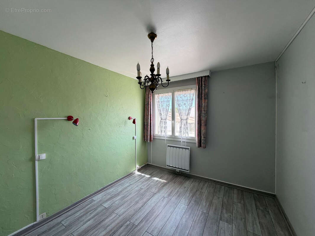 Marignane,  villa 3 logements, garage, terrain de 392 m2, fort potentiel - photo 8