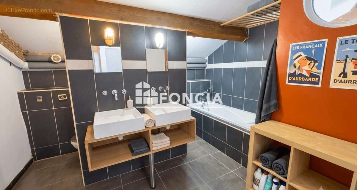 Appartement à MARSEILLE-3E