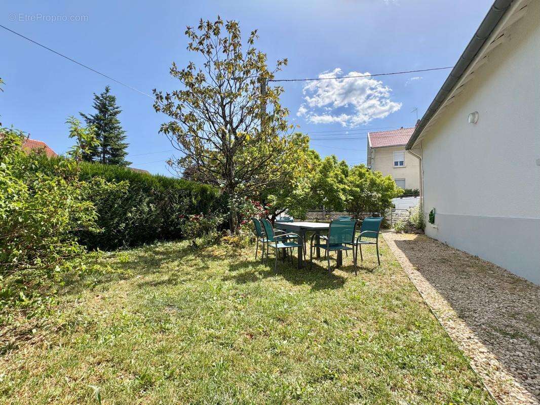 Maison 3 chambres rénovée – Garage, jardin, sous-sol, et combles aménageables - photo 31