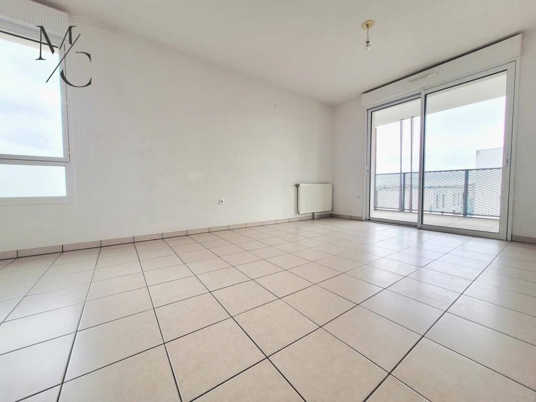 Appartement à BEAUZELLE