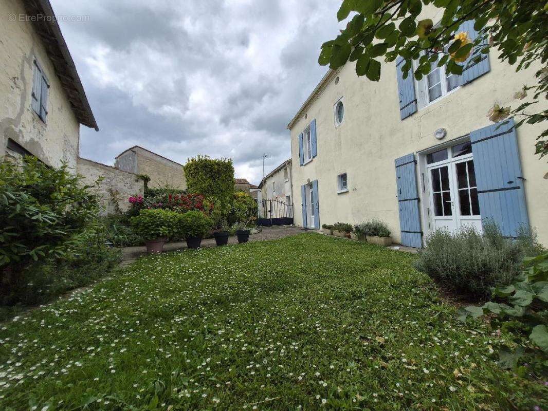 Maison à LOULAY