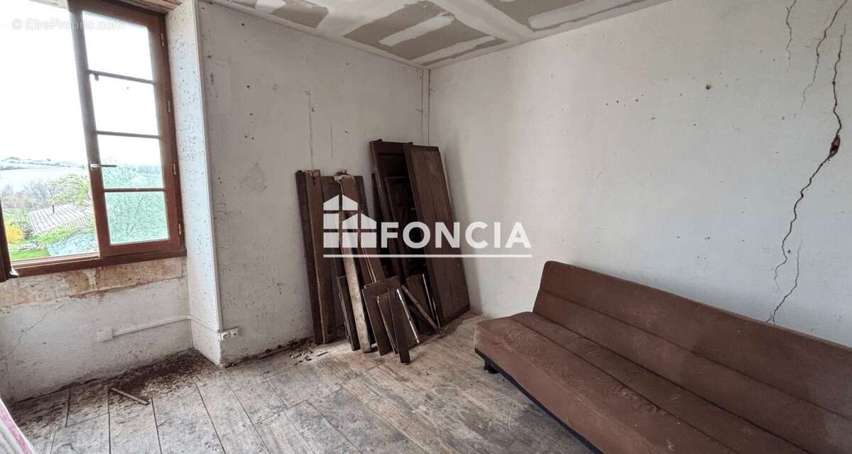 Maison t3 a renover a bessac - photo 4