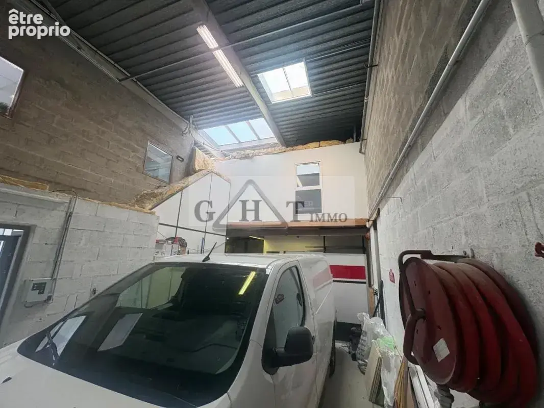 Entrepot a vendre-vaux le penil - photo 3