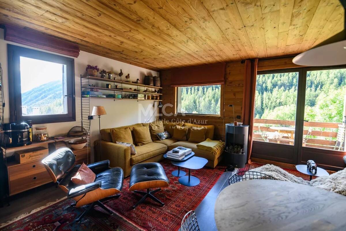 Appartement à SAINT-ETIENNE-DE-TINEE