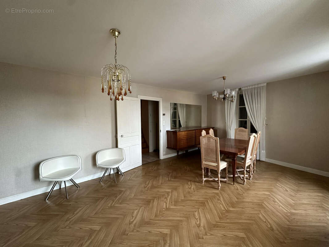 Maison à PONTAUMUR