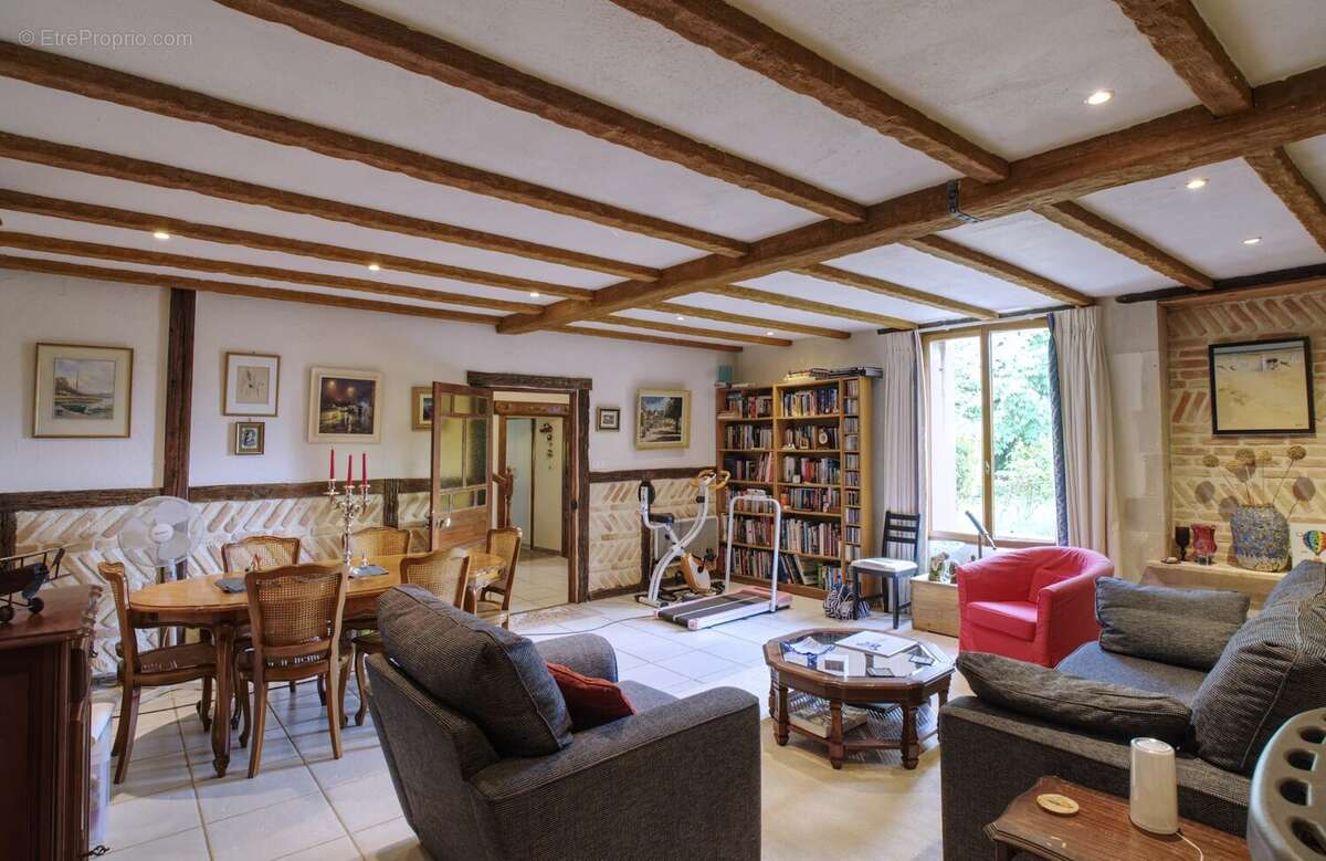 Maison à MAIRE-LEVESCAULT
