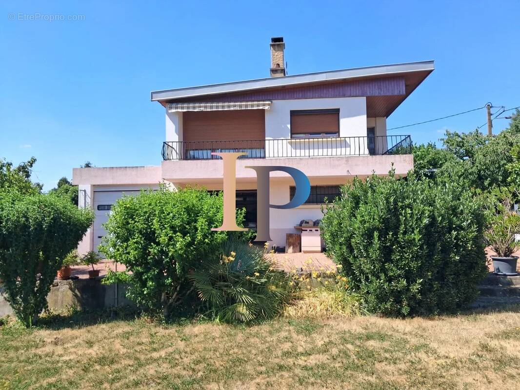 Maison à POUILLY-SOUS-CHARLIEU