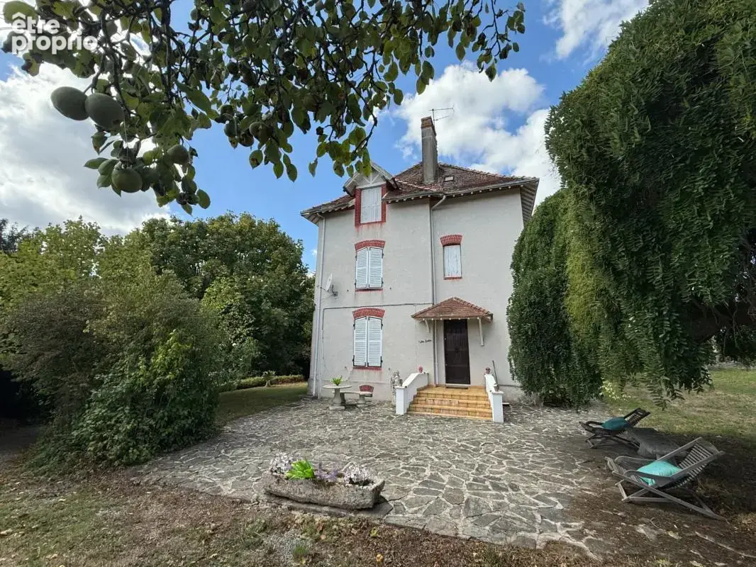 Manoir de 170m² avec son annexe de 50m² et ses dépendances sur terrain de 3 423m² 244 000 € - photo 2