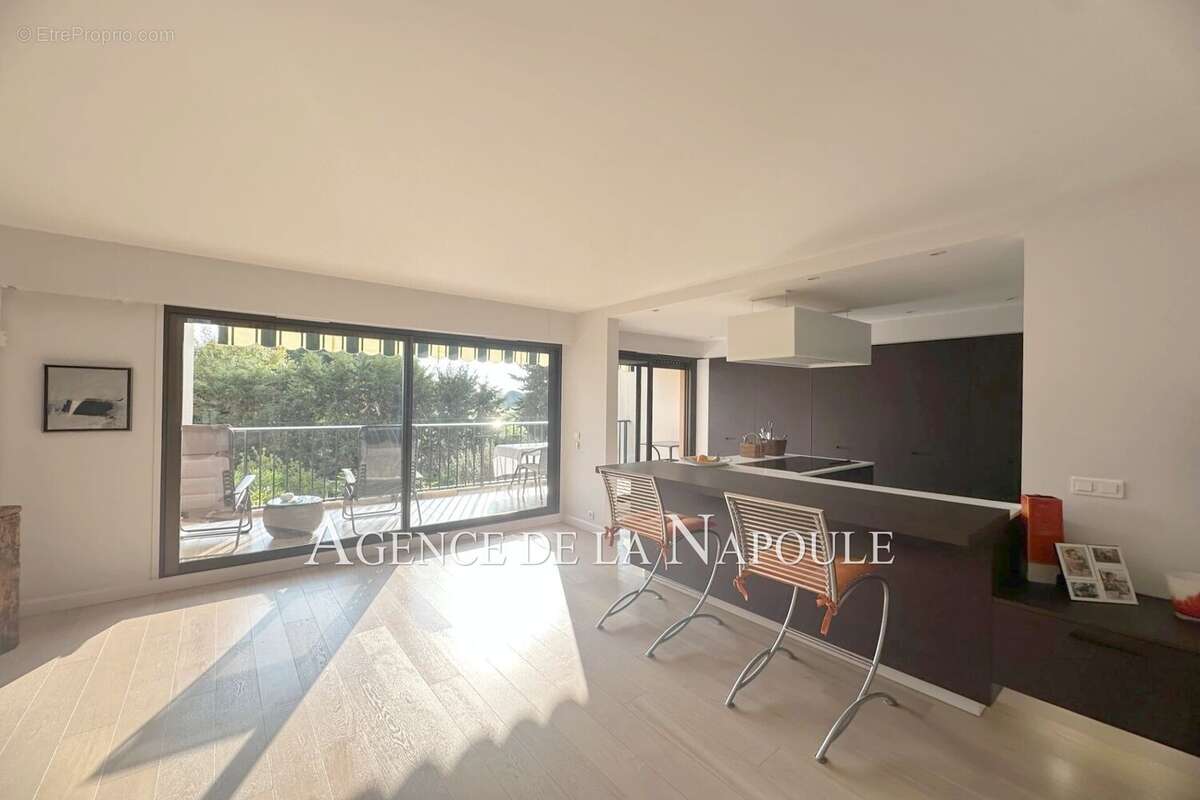 Appartement à MANDELIEU-LA-NAPOULE