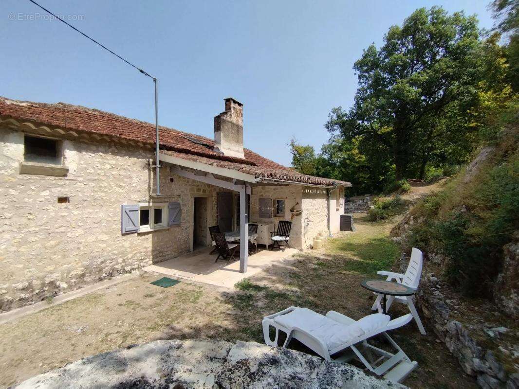 Maison à CASTELNAU-MONTRATIER