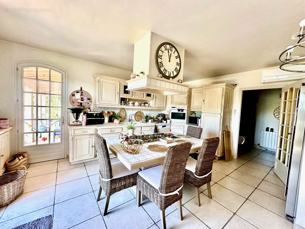 Maison à SUZE-LA-ROUSSE