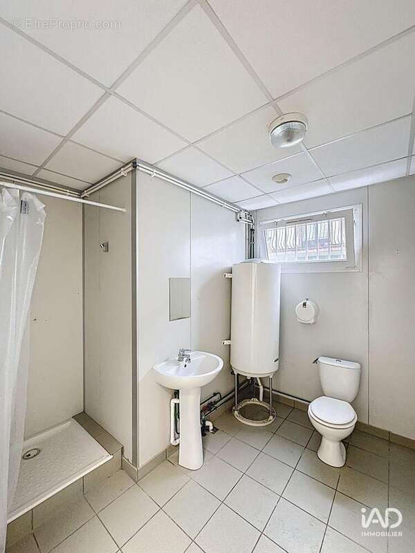 Photo 9 - Commerce à LA BOISSE