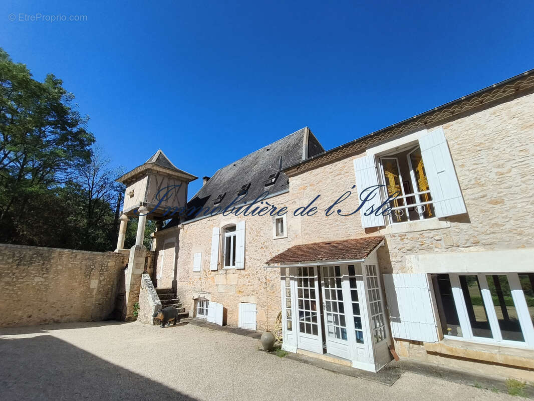 Pays d'ans - propriete ancienne  avec dependances - piscine couverte - gite - photo 3