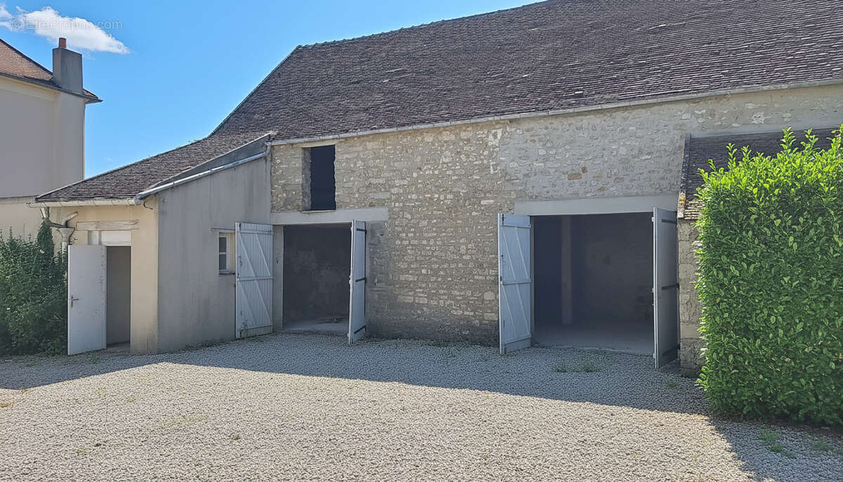 Maison à SAINT-PIERRE-LES-NEMOURS