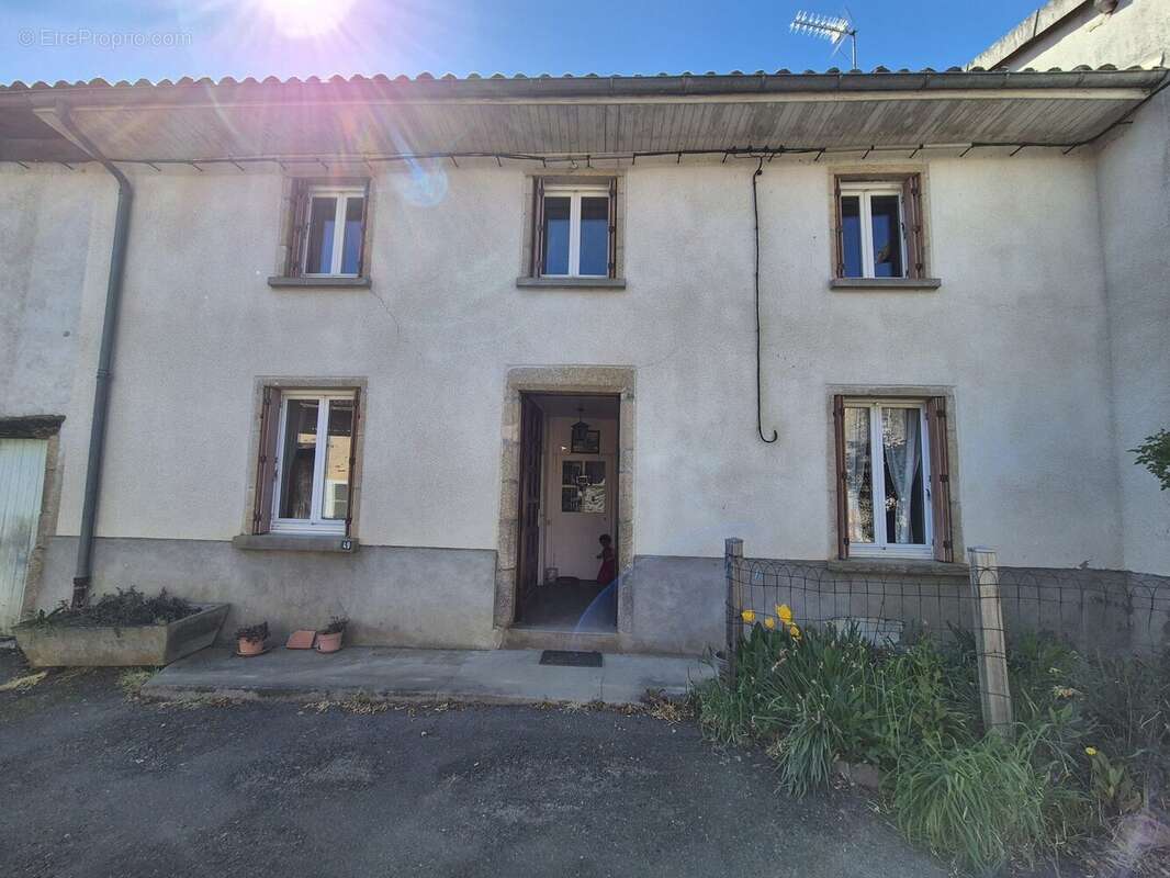 Maison à SAINT-LAURENT-SUR-GORRE