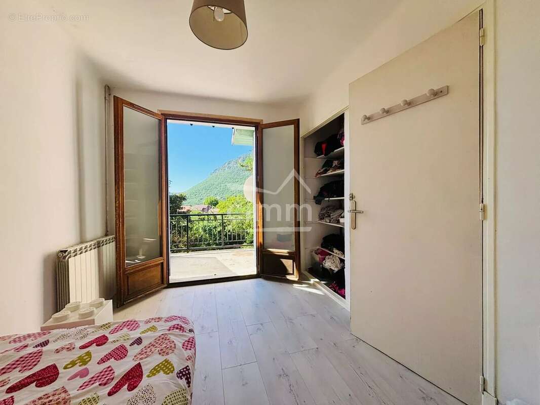 Maison à LARAGNE-MONTEGLIN