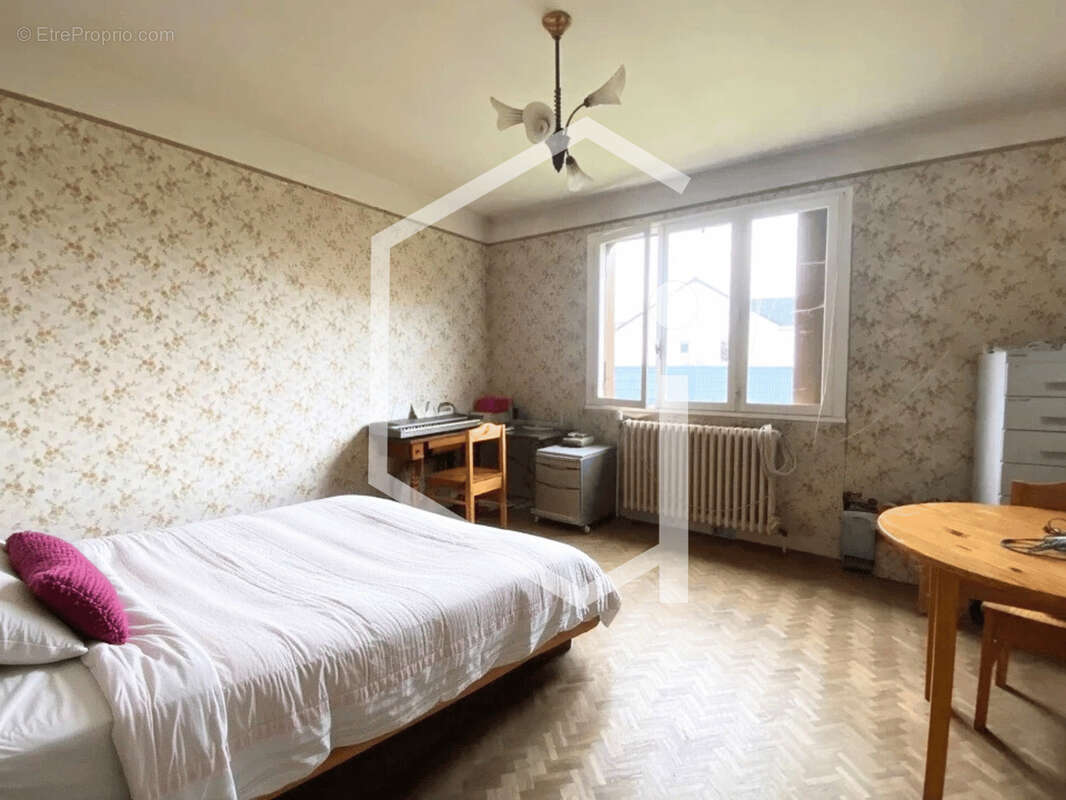 Maison à SAINT-AMAND-EN-PUISAYE