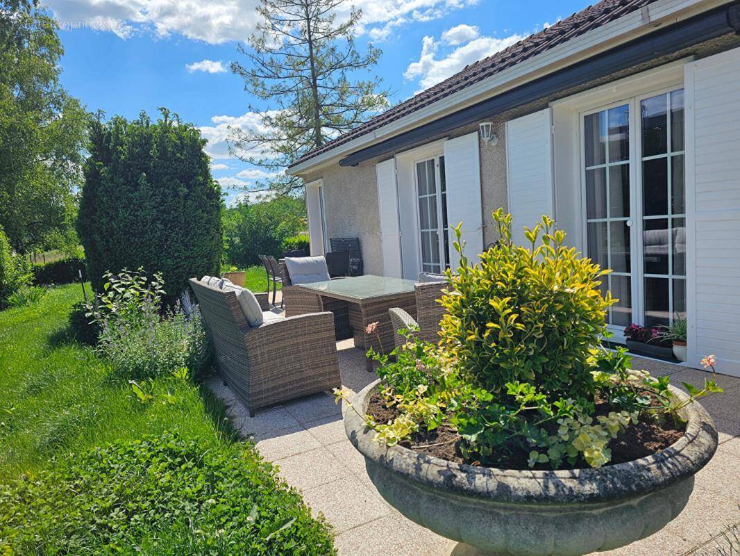Maison à LESMENILS