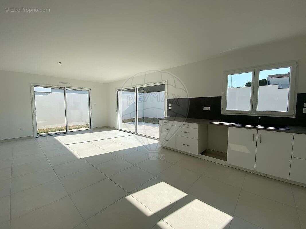 Maison à VAUX-SUR-MER