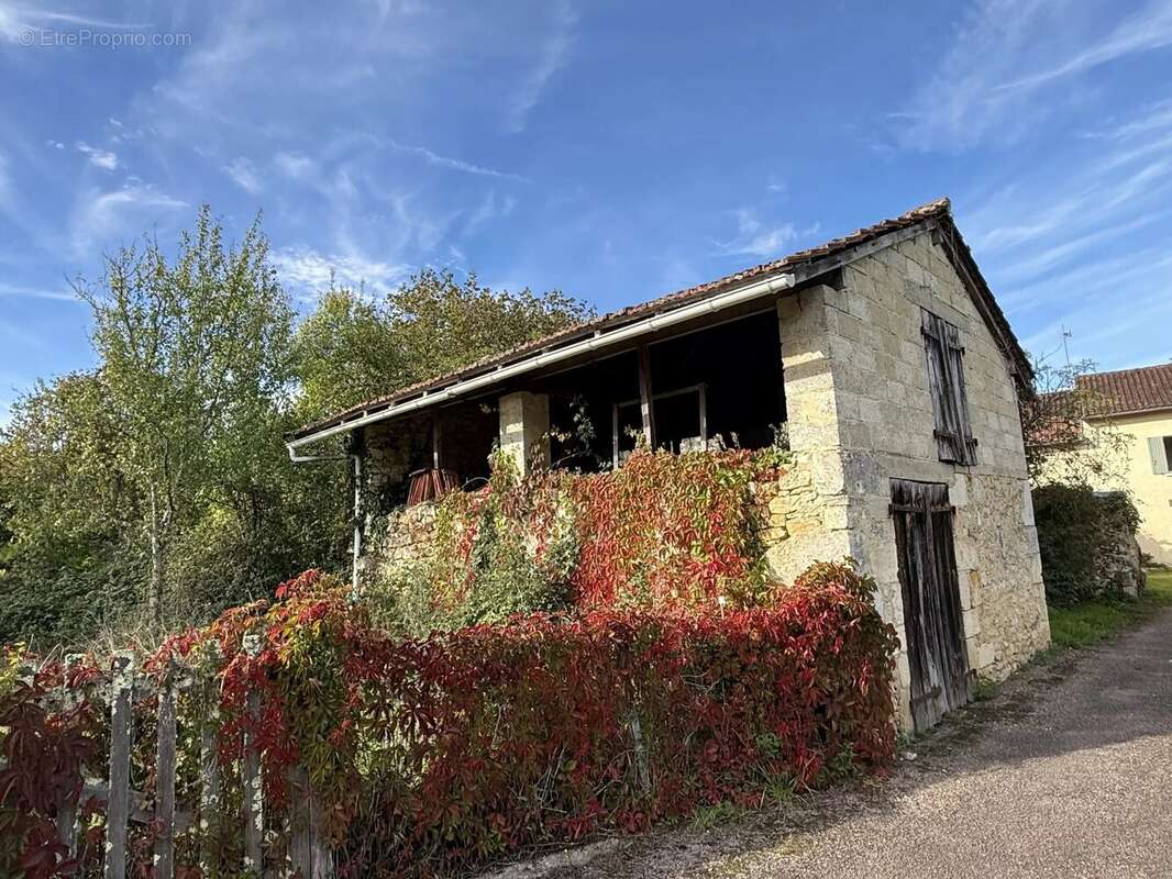 Maison à SAINT-PARDOUX-LA-RIVIERE