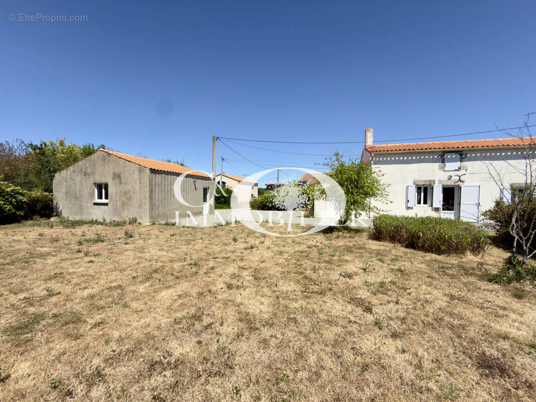 Maison à LEGE