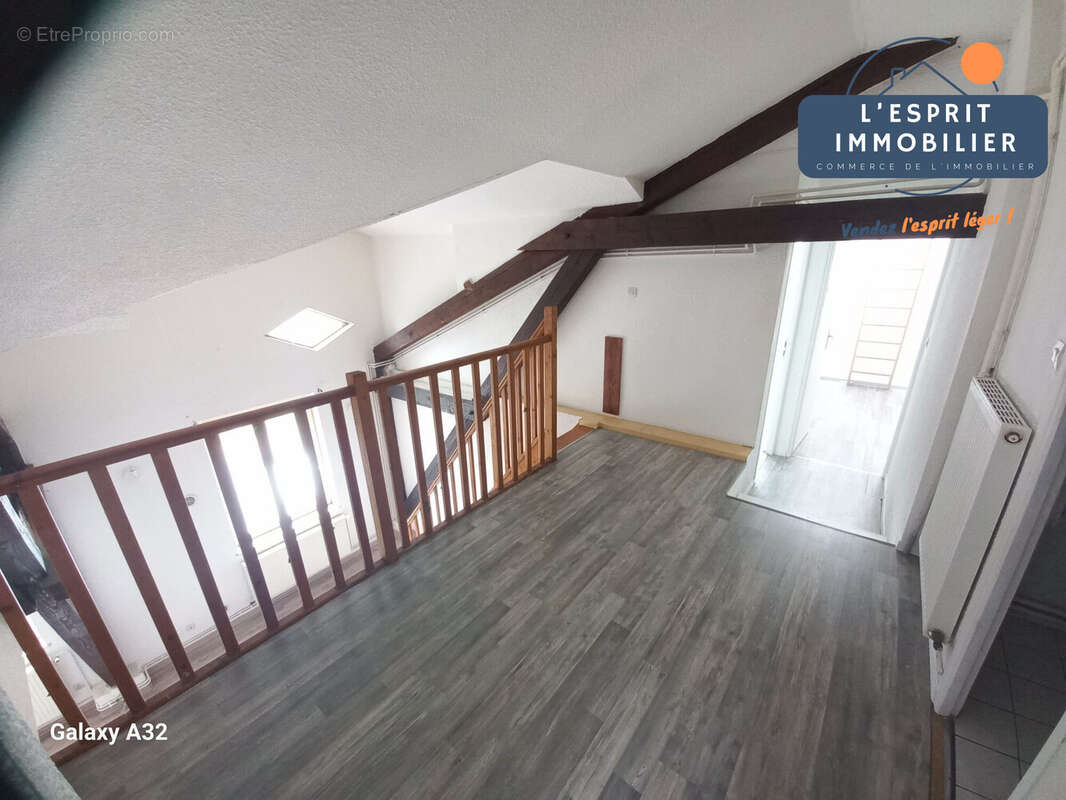 Appartement à COIN-LES-CUVRY