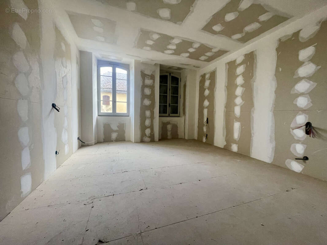 Bel immeuble de caractère à finir de rénover à Madiran - photo 2
