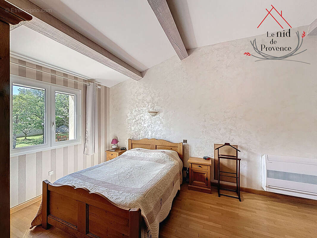 Maison à LA ROQUE-SUR-PERNES