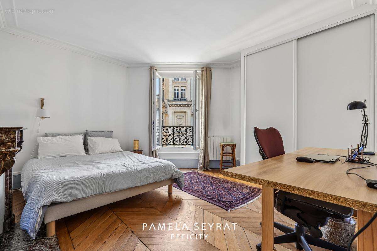 Appartement à PARIS-17E
