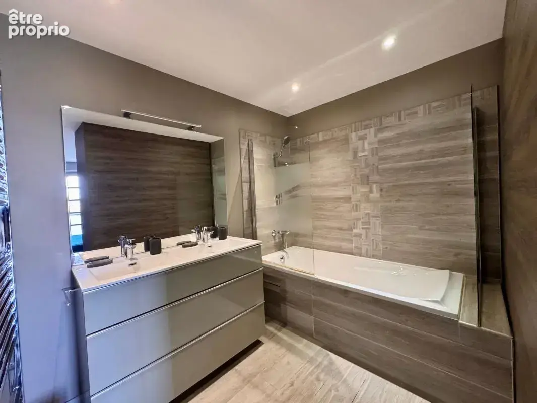 Saint-raphaël – maison de 196 m² avec piscine, vue et espaces de vie généreux - photo 15