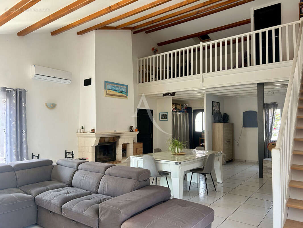 Maison à L'ILE-D'ELLE