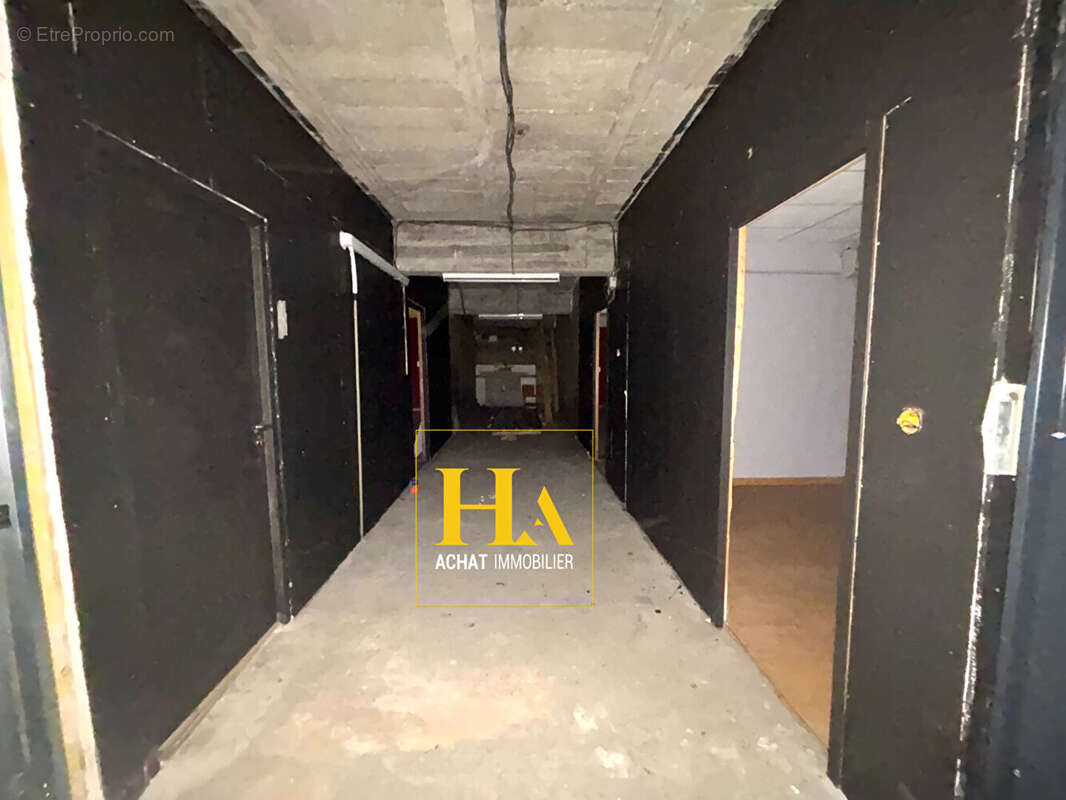 Commerce à SAINT-BARTHELEMY-DE-VALS