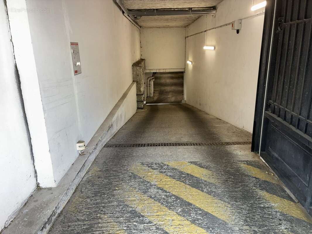 Parking à PARIS-14E