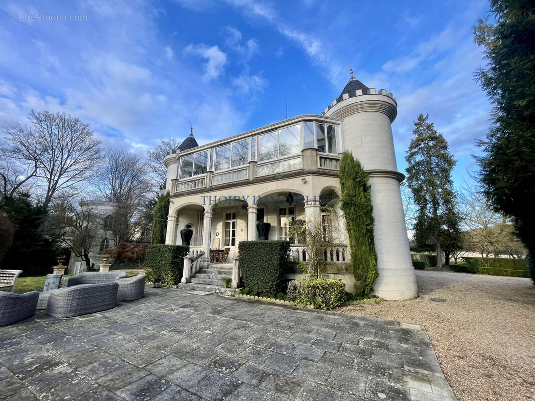 Maison à AUFFREVILLE-BRASSEUIL