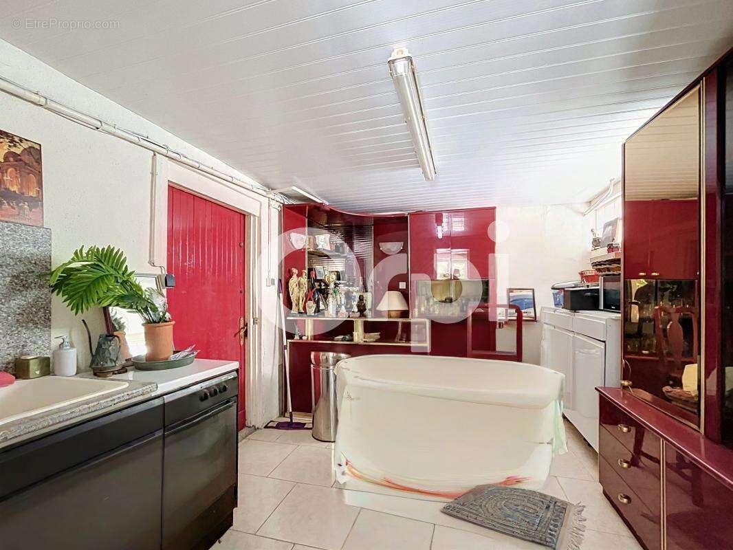  COUP DE CŒUR – Maison familiale avec jardin arboré, piscine et dépendance - photo 7
