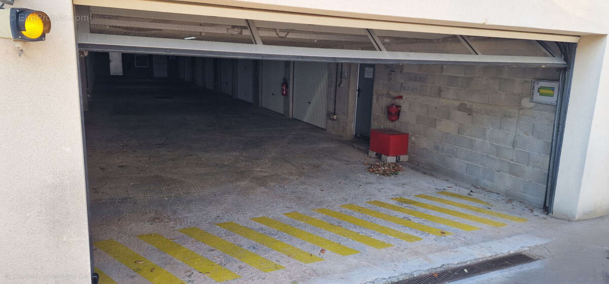 LA CIOTAT   Quartier des Crêtes : Garage fermé dans résidence sécurisée - photo 5