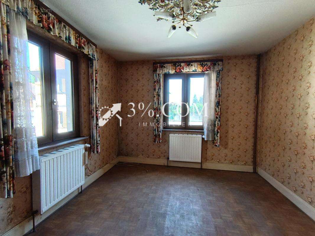 Maison des annees 1950  de 105m2 a renover avec dependances - photo 9