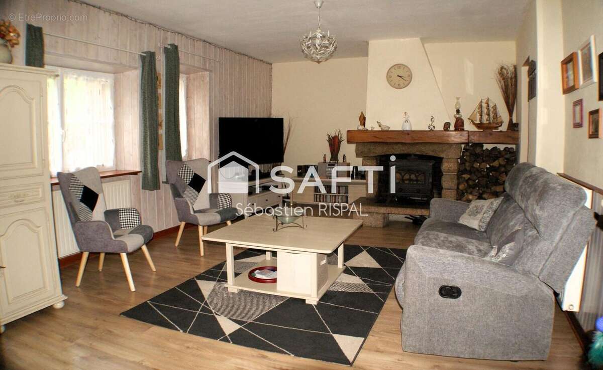Maison 223 m² à Saint-Maurice-Le-Girard  - photo 3